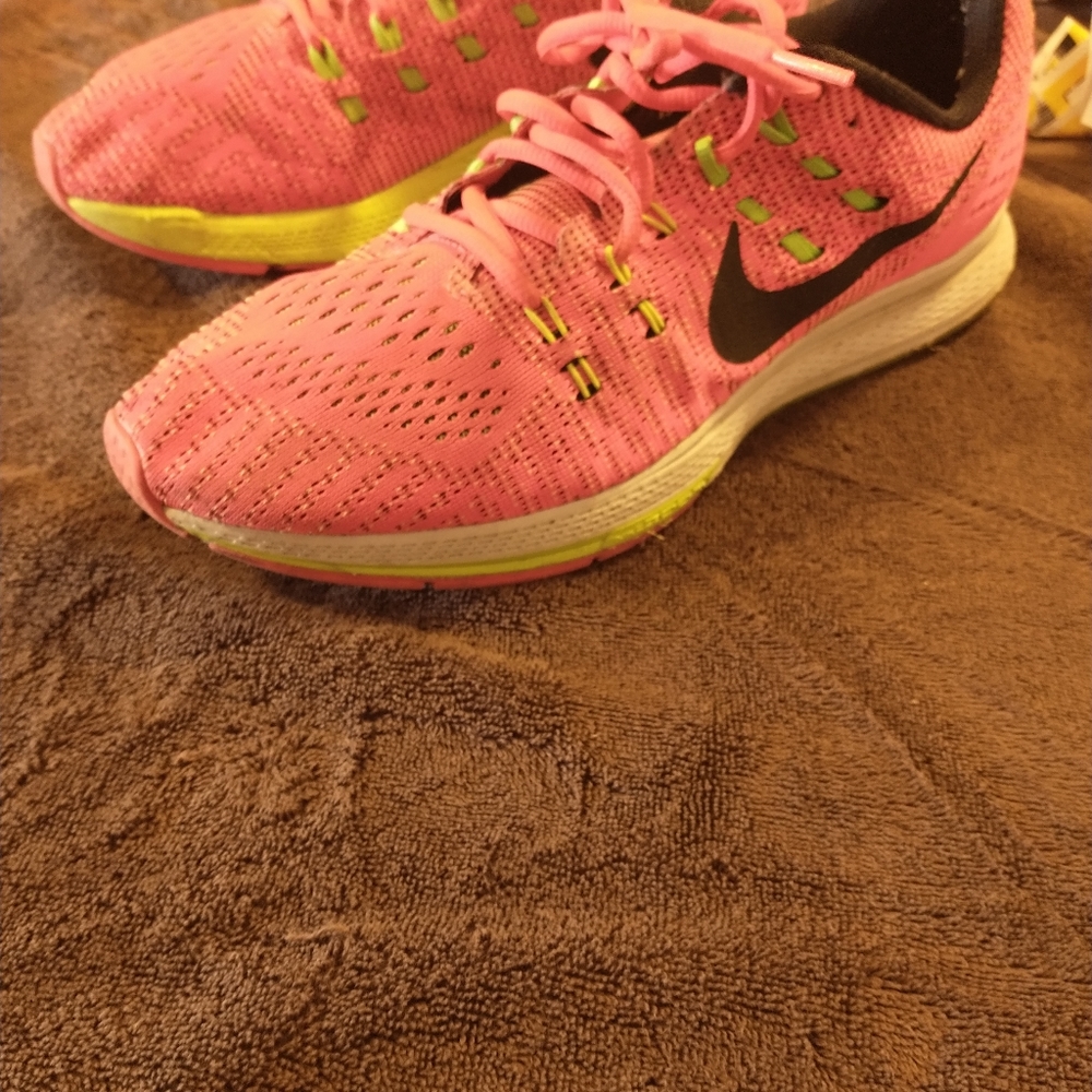 Shoes - Picture 5 of 8